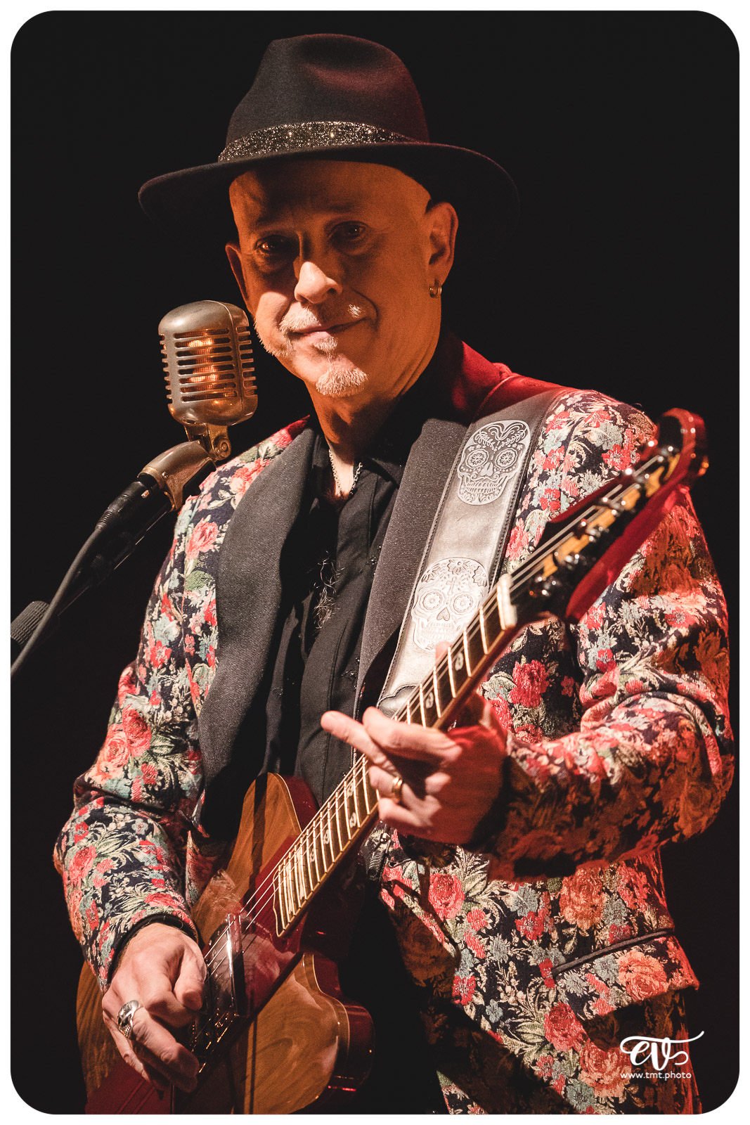 L'HISTOIRE DU ROCK EN 13 GUITARES